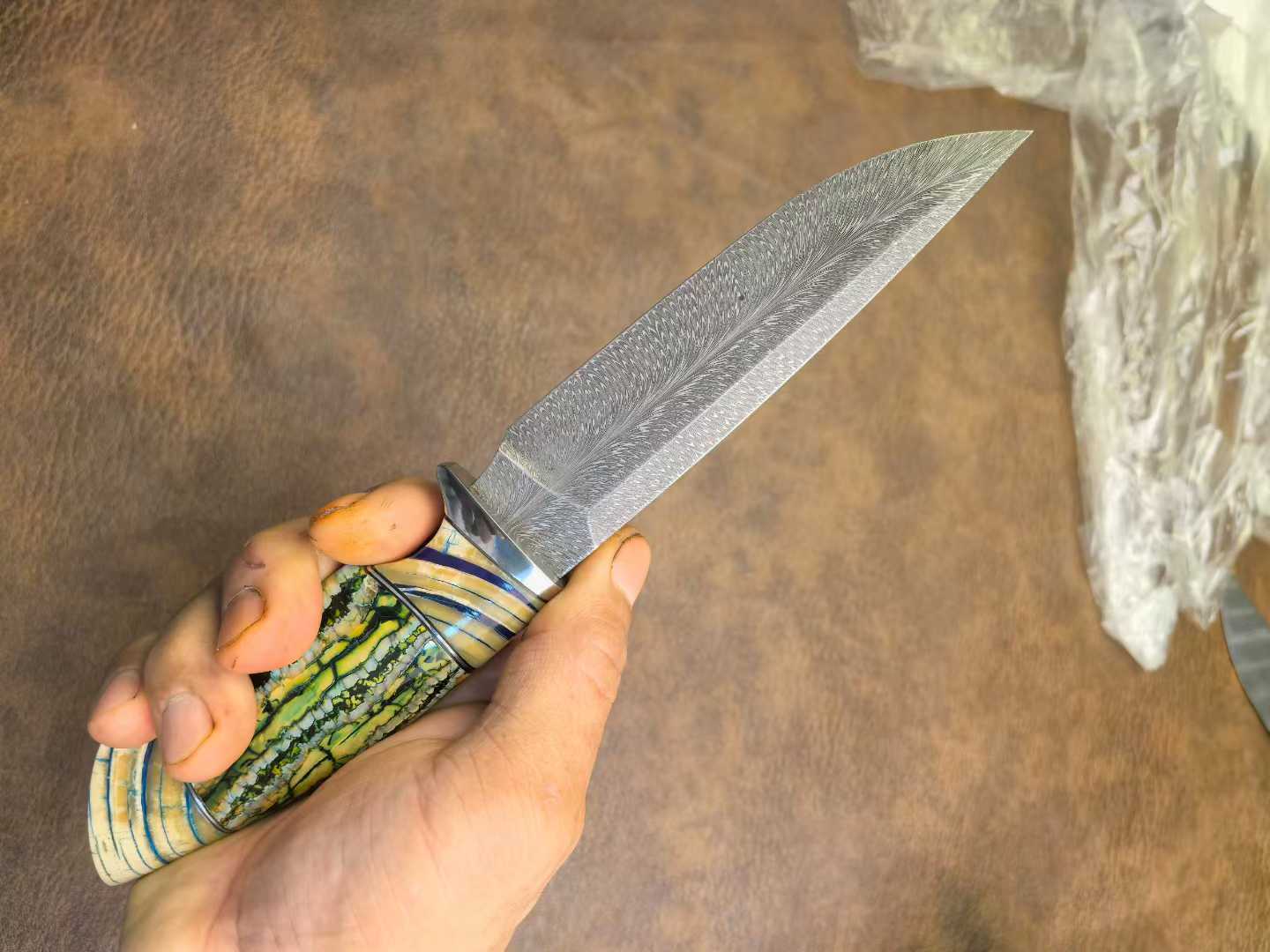Swedish Steel Forged Feather Pattern Finely Ground Handle Combination of Mammoth Tooth Fossil + Hand-Stitched into a First-Layer Cowhide Case