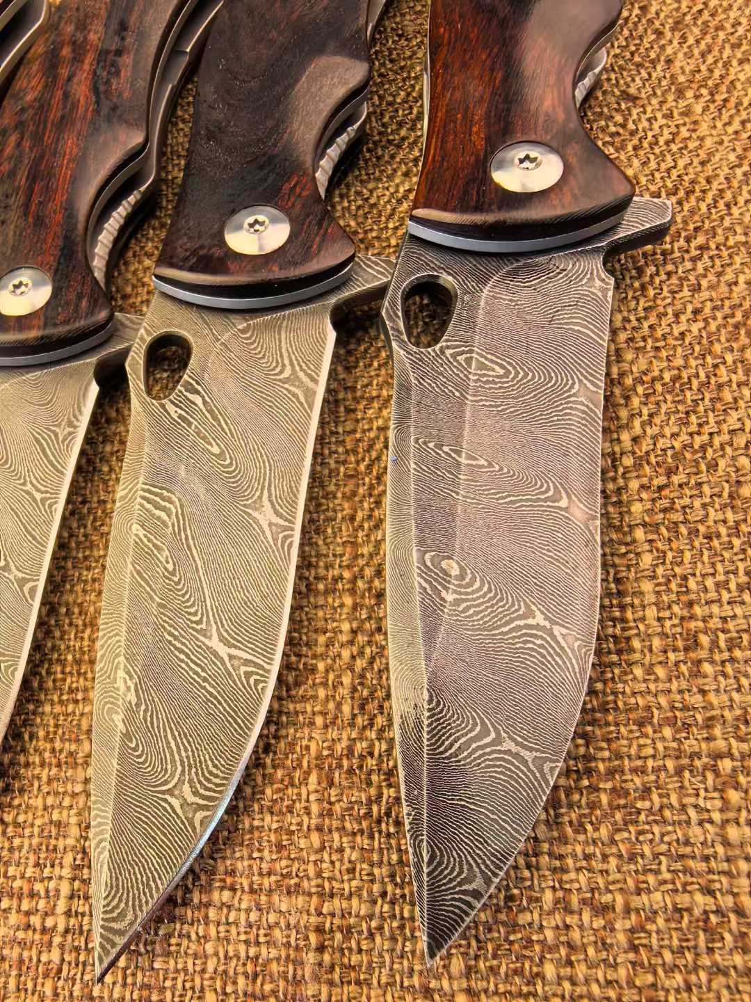 Forged Thousand-Layer Steel Foldable Knife: Swedish Steel Titanium Backbone with Carved Floral Design Fine-Polished Handle Combination of Desert Ironwood Hand-Stitched Leather Sheath