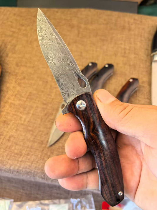 Forged Thousand-Layer Steel Foldable Knife: Swedish Steel Titanium Backbone with Carved Floral Design Fine-Polished Handle Combination of Desert Ironwood Hand-Stitched Leather Sheath